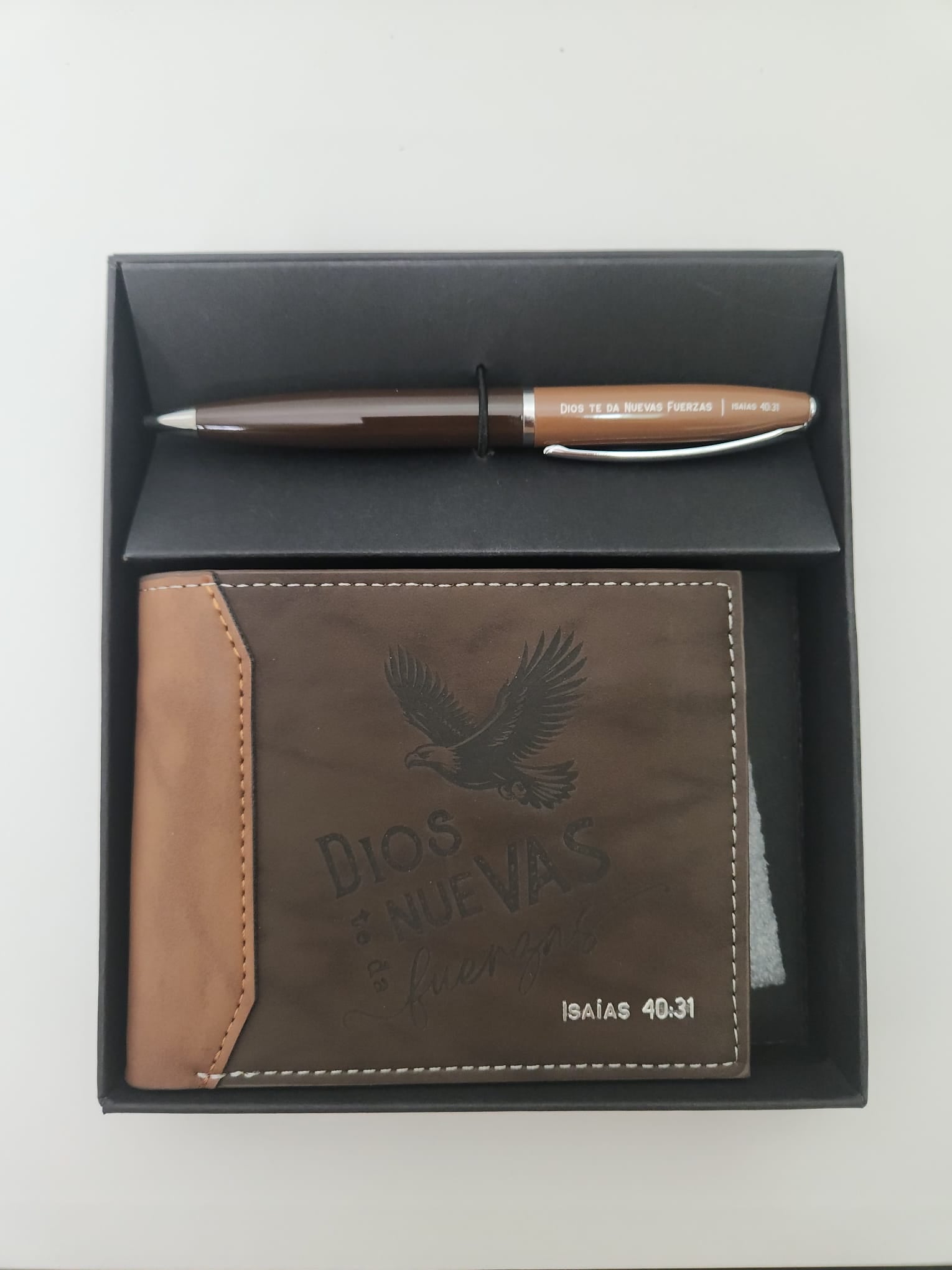 Pack billetera masculina y bolografo. Dios te da nuevas fuerzas