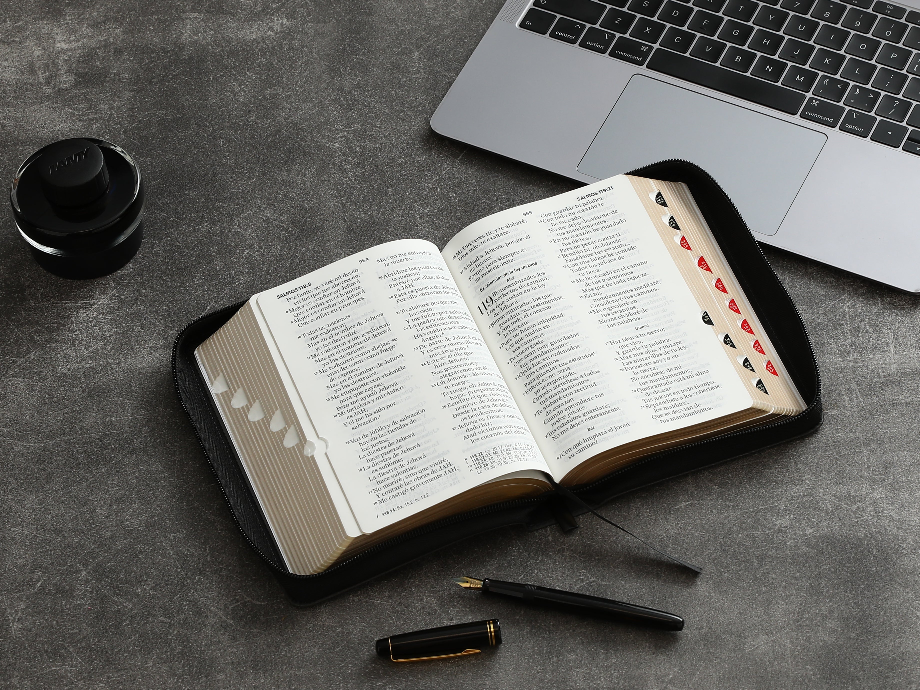 Biblia RVR60 con índice y zipper -  Negra | Tamaño manual