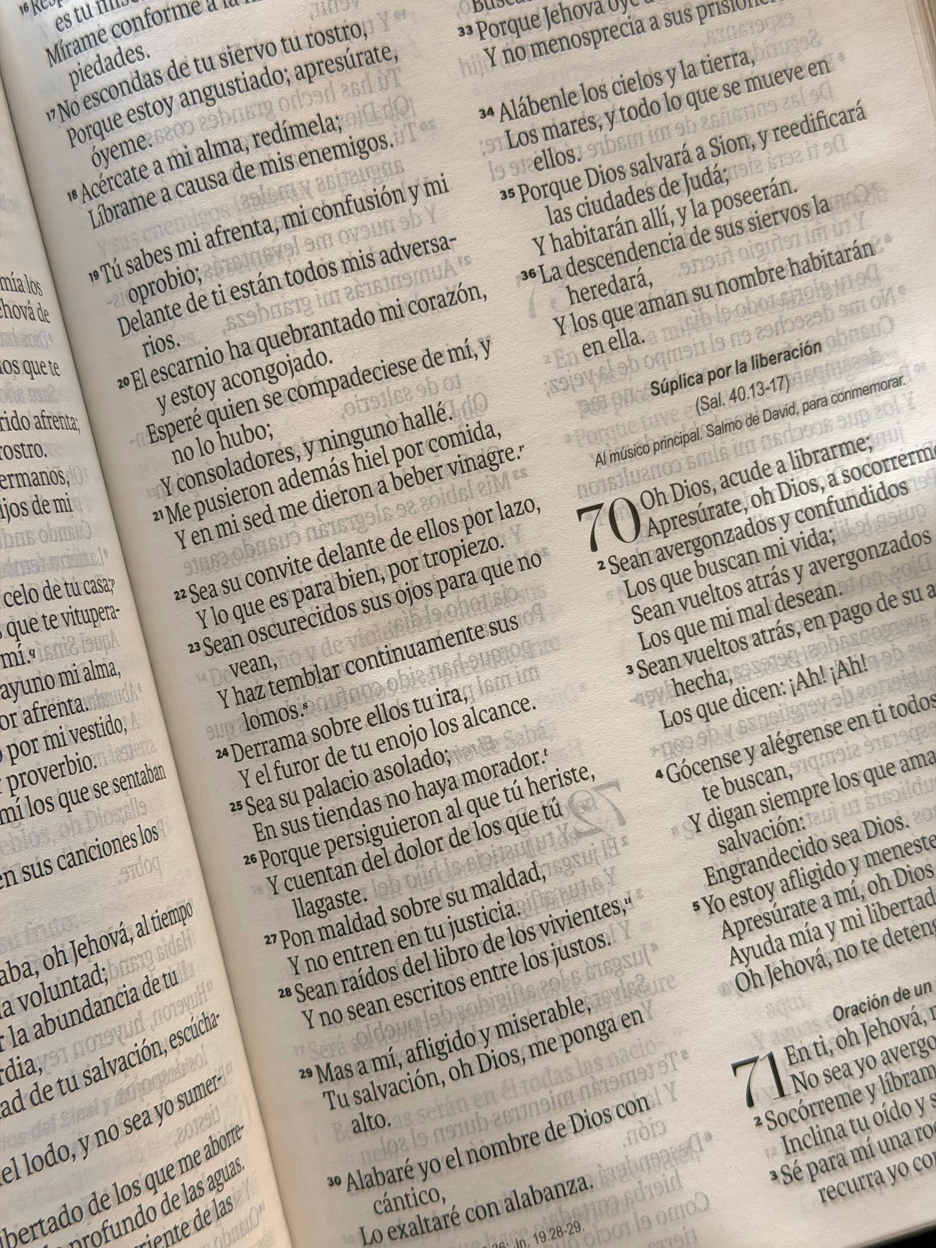 Biblia RVR1960 | Tapa Blanda Café con Cierre Obsequios y Premios