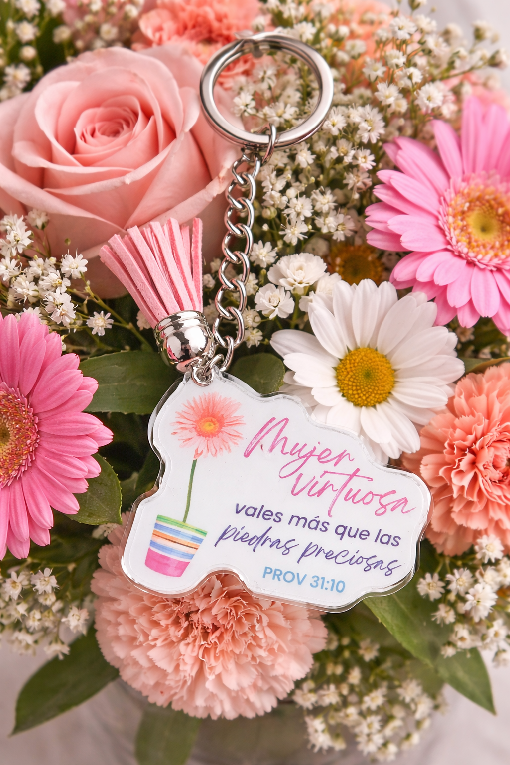 Llavero acrílico con Tassel. Mujer virtuosa