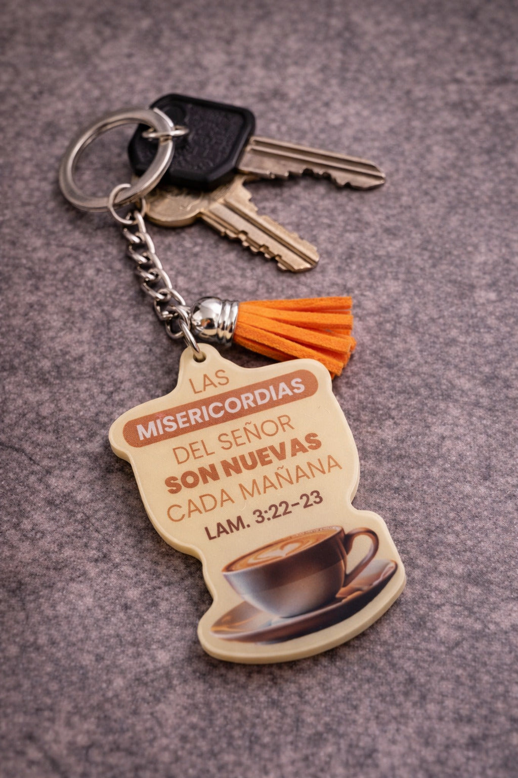 Llavero acrílico con Tassel. Las misericordias del Señor.