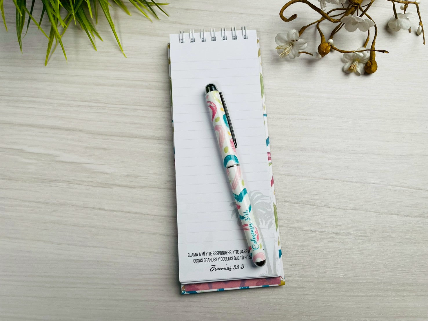 Set de Libreta y Bolígrafo | Por Encima de Todo Vístanse de Amor