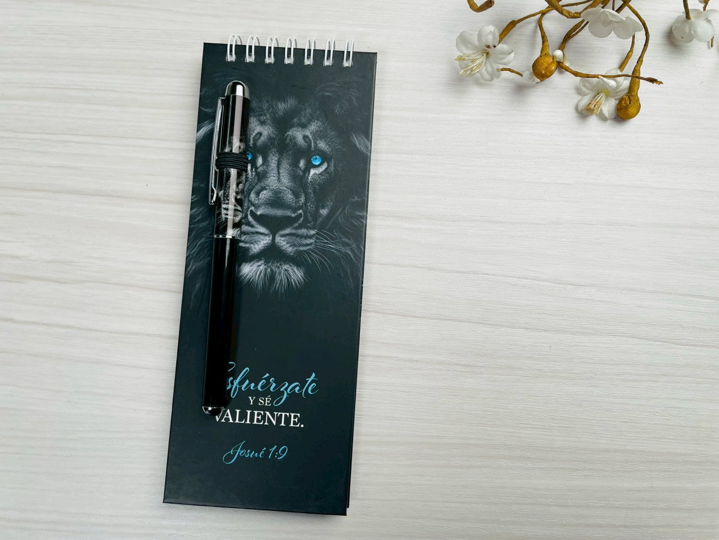 Set de Libreta y Bolígrafo | Esfuérzate y Sé Valiente