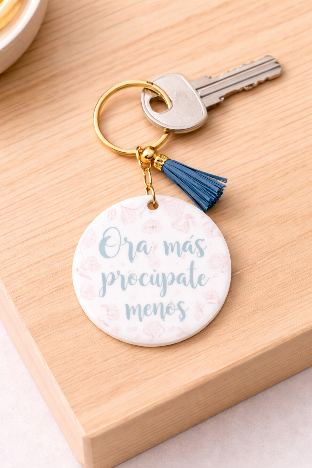 Llavero Acrilico con Tassel - Ora Mas Preocupate Menos