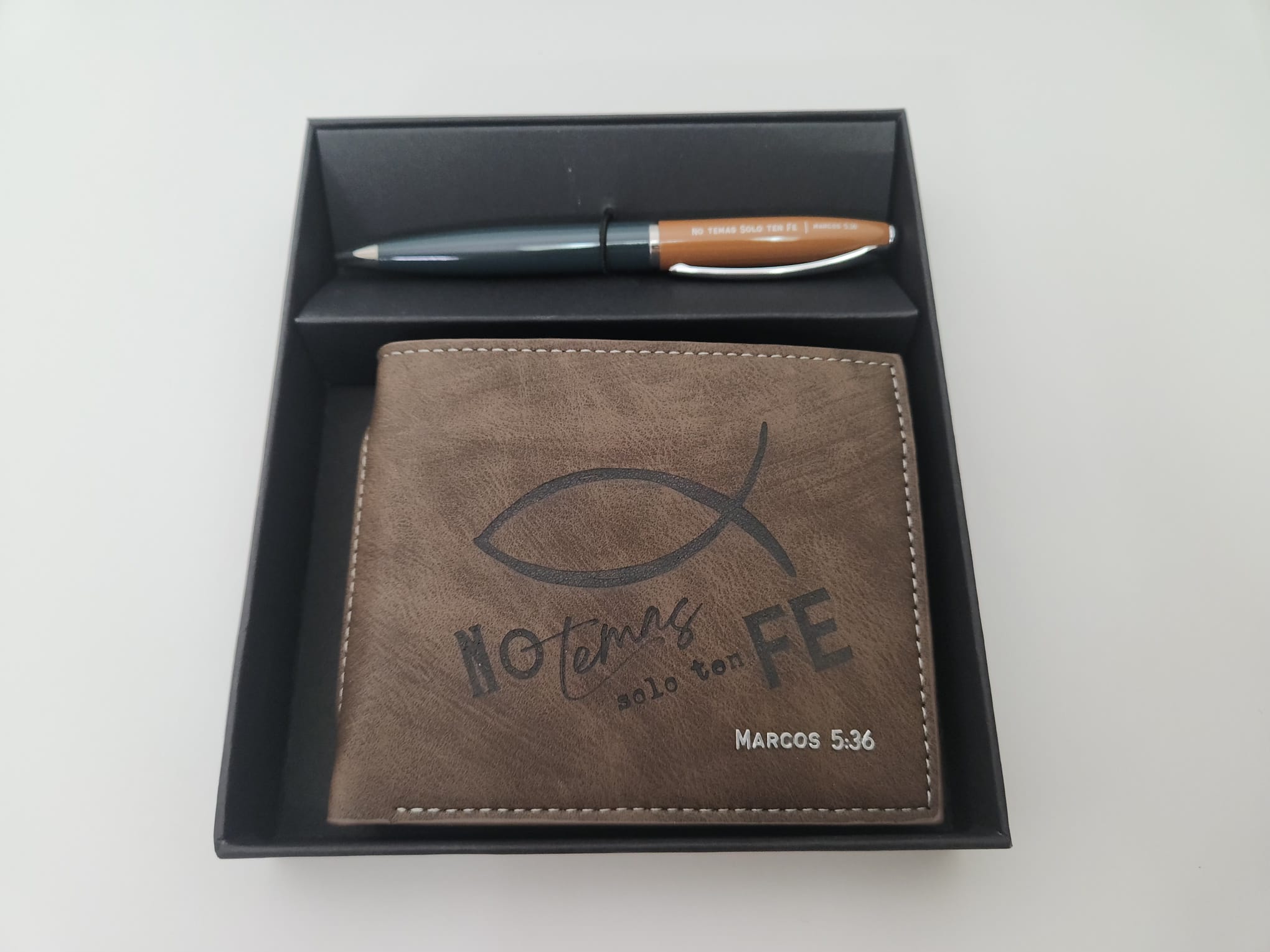 Pack billetera masculina y bolografo. No temas solo ten fe